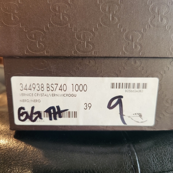 EUC Gucci sandals with gold hardware - Picture 11 of 12